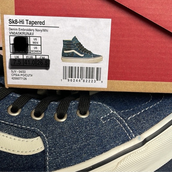Vans WMNS Sk8-Hi Tapered
Denim Embroidery Navy/White
VNOA5KRUNAV
Sneakers - Picture 16 of 16